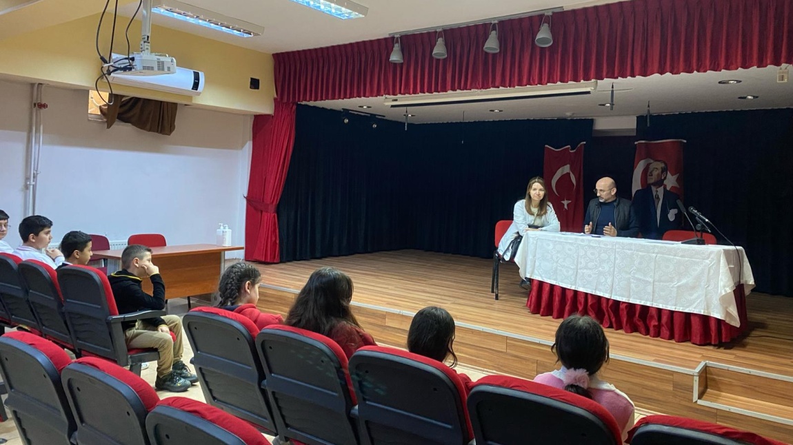 İstanbul Öğrenci Meclisleri Projesi kapsamında okulumuzda oluşturulan öğrenci meclisimiz ile 2. dönem başı toplantımız gerçekleştirilmiştir.